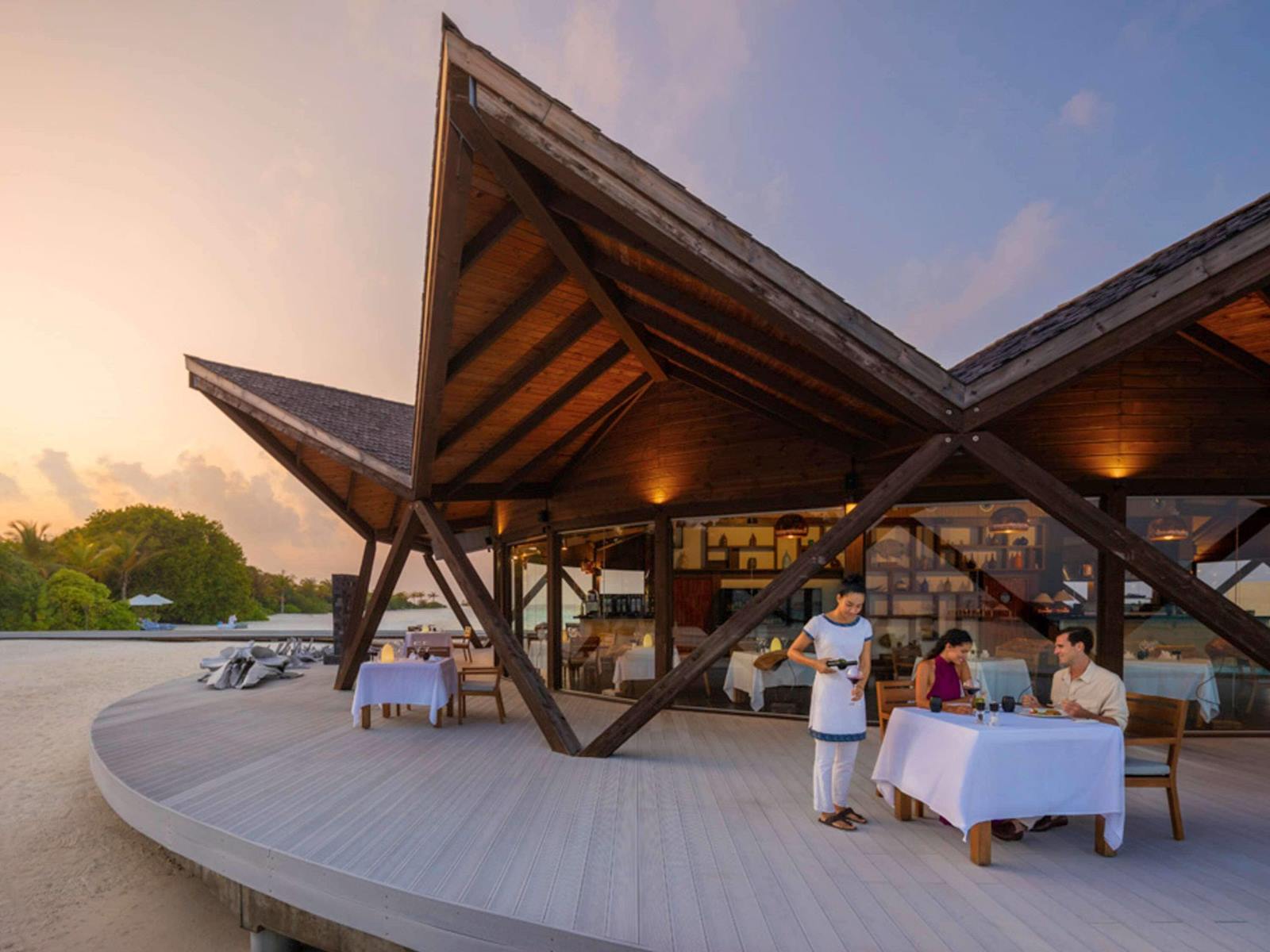 Mövenpick Resort Kuredhivaru Maldives en Maldivas