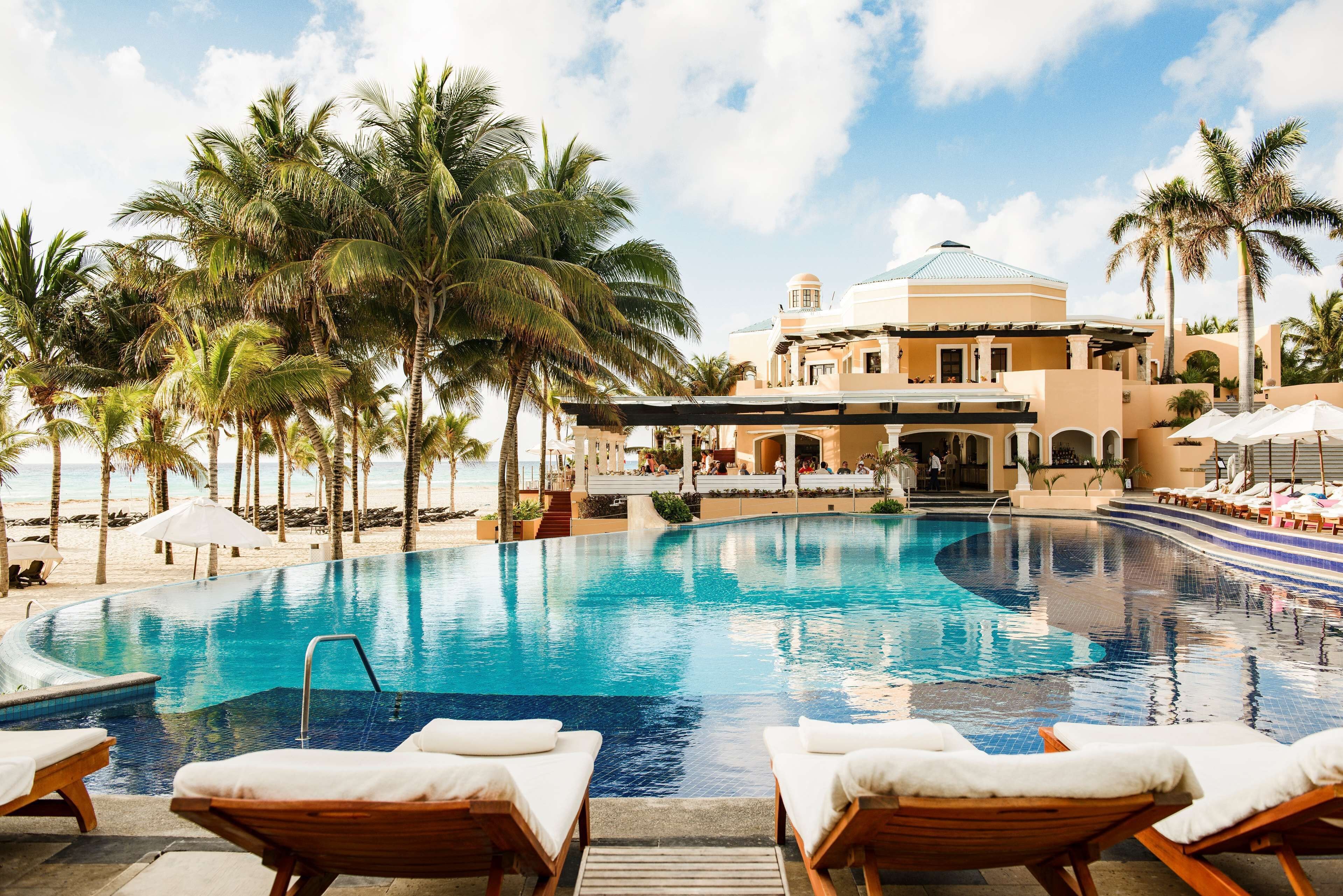 Royal Hideaway Playacar en su destino