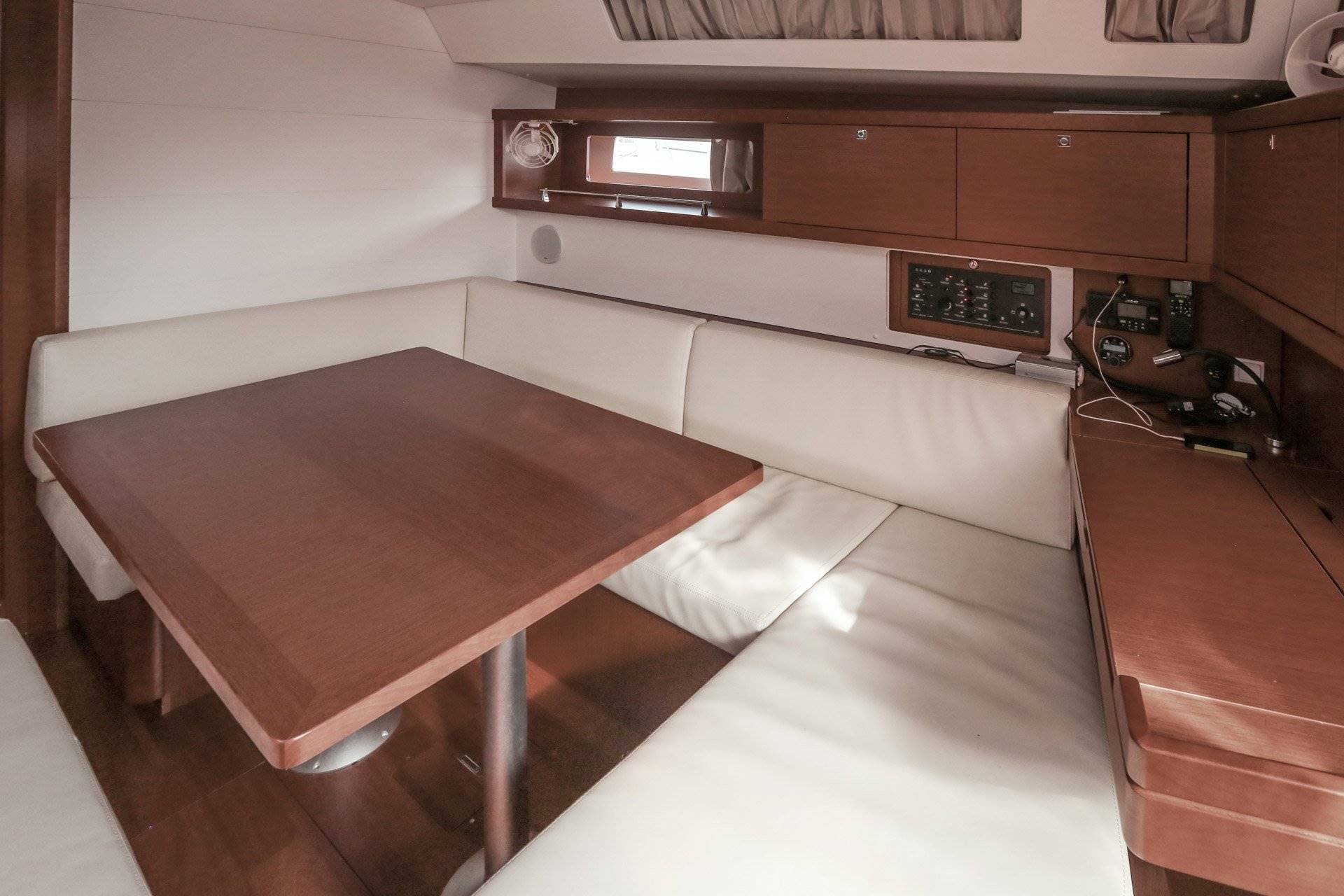 Velero Oceanis 45 en Montenegro