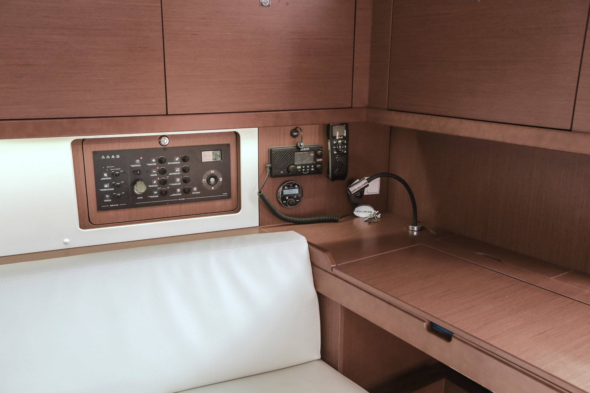 Velero Oceanis 45 en Montenegro