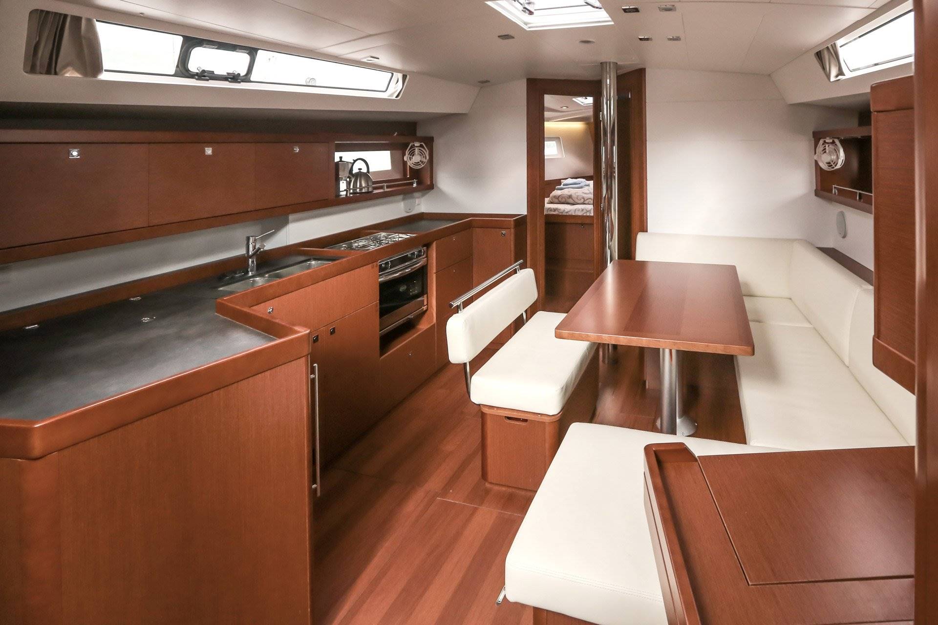 Velero Oceanis 45 en Montenegro