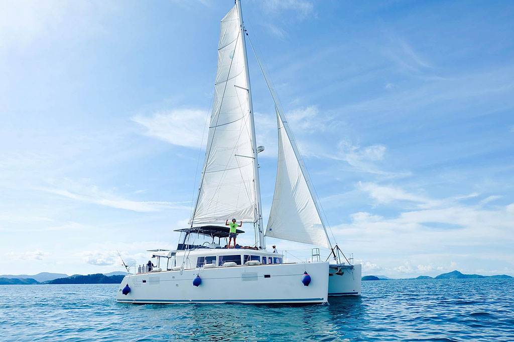 Catamarán Privado Lagoon 450F