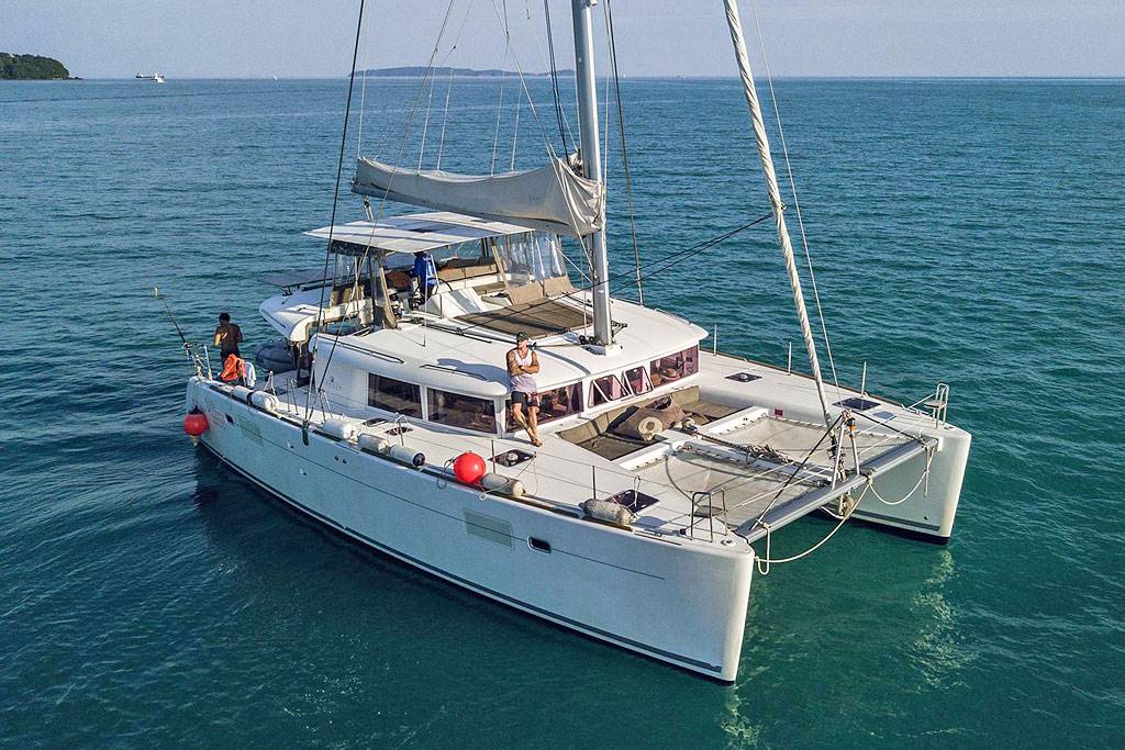 Catamarán Privado Lagoon 450F