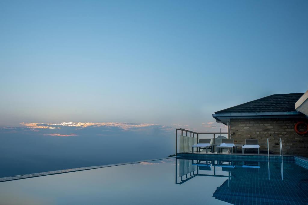 Sarangot Mountain Lodge