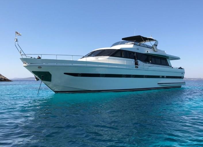 Yate privado Falcon 76 en Cerdeña