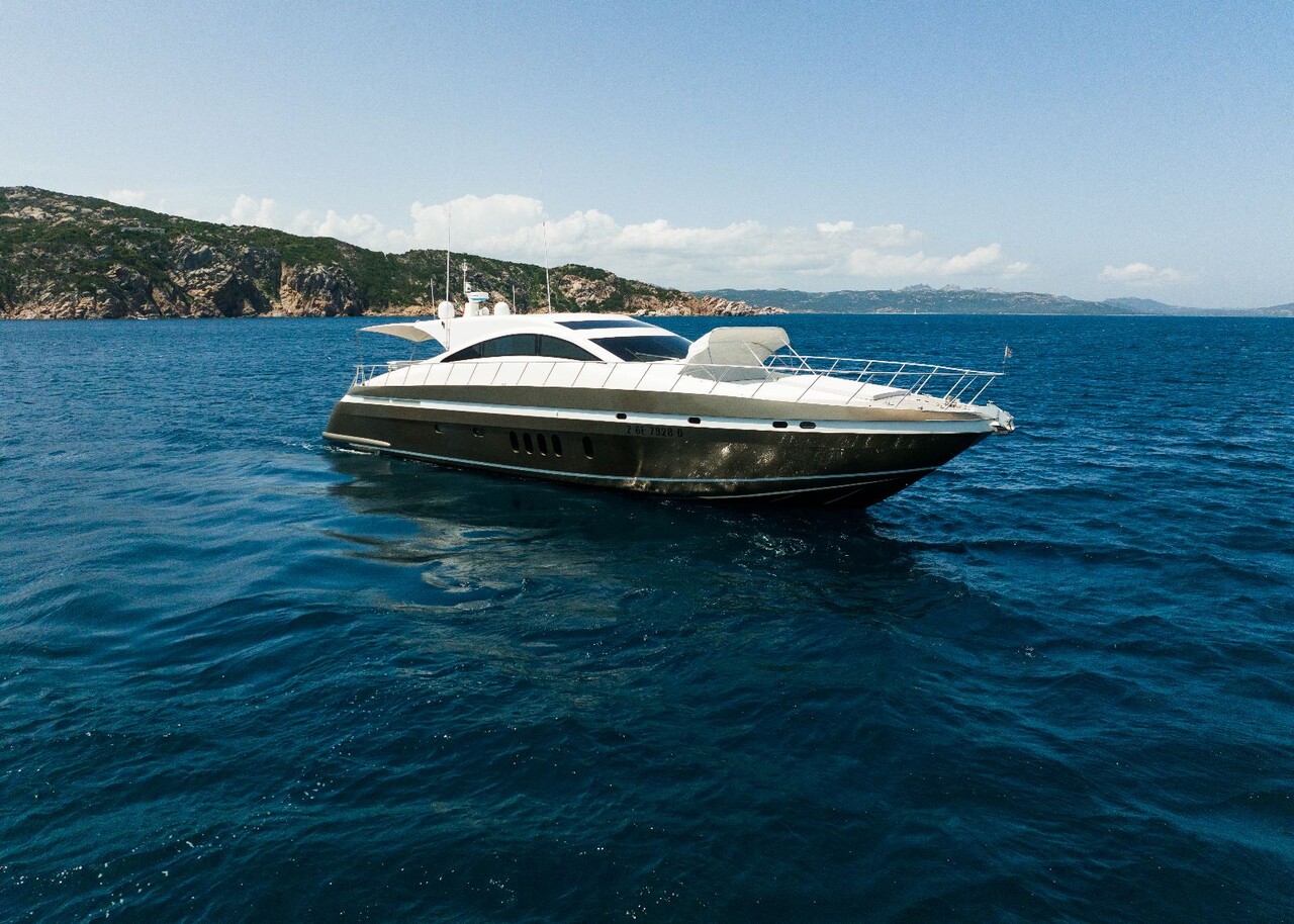 Yate privado Jaguar 76 en Cerdeña