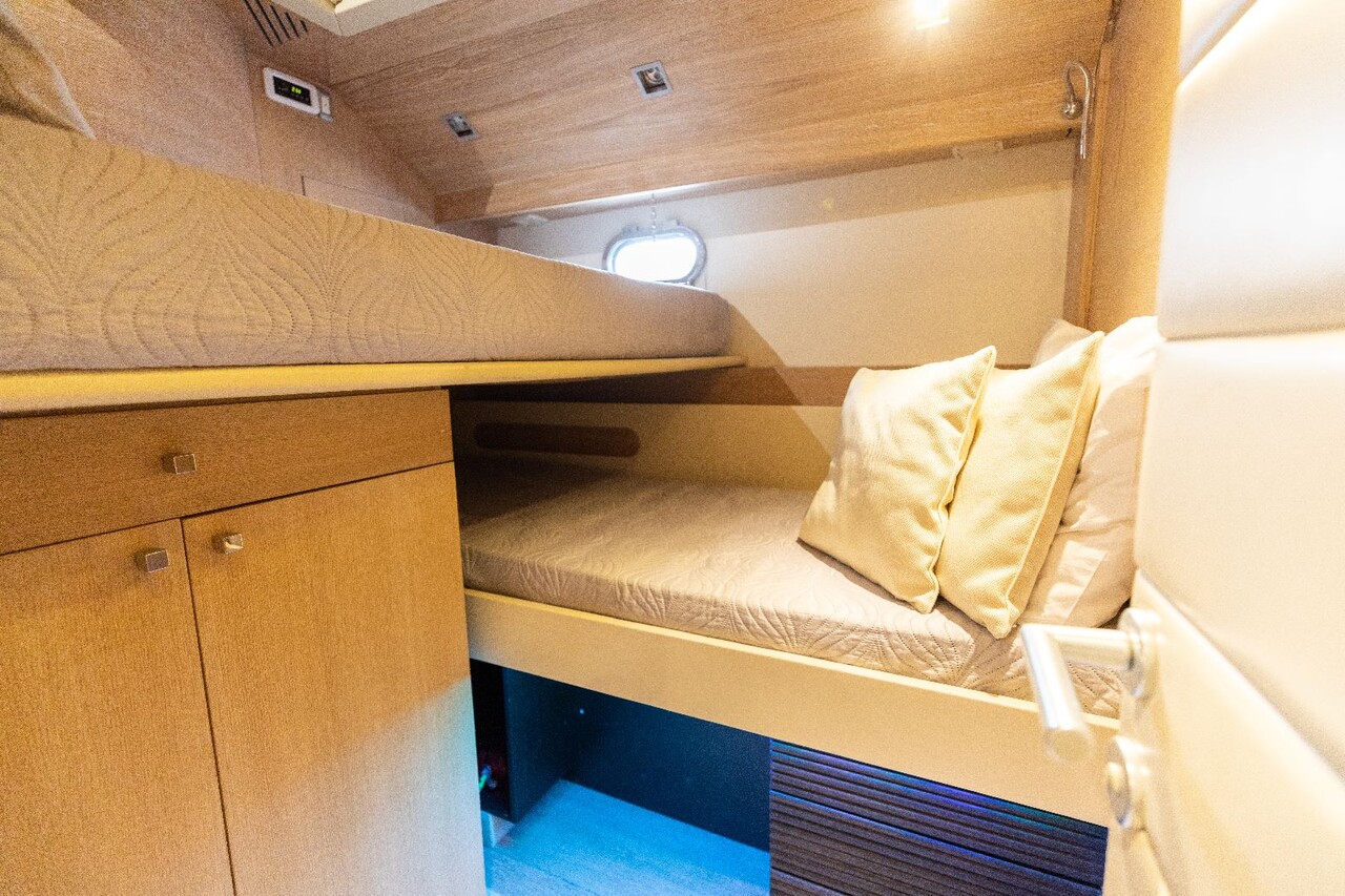 Yate privado Jaguar 76 en Cerdeña