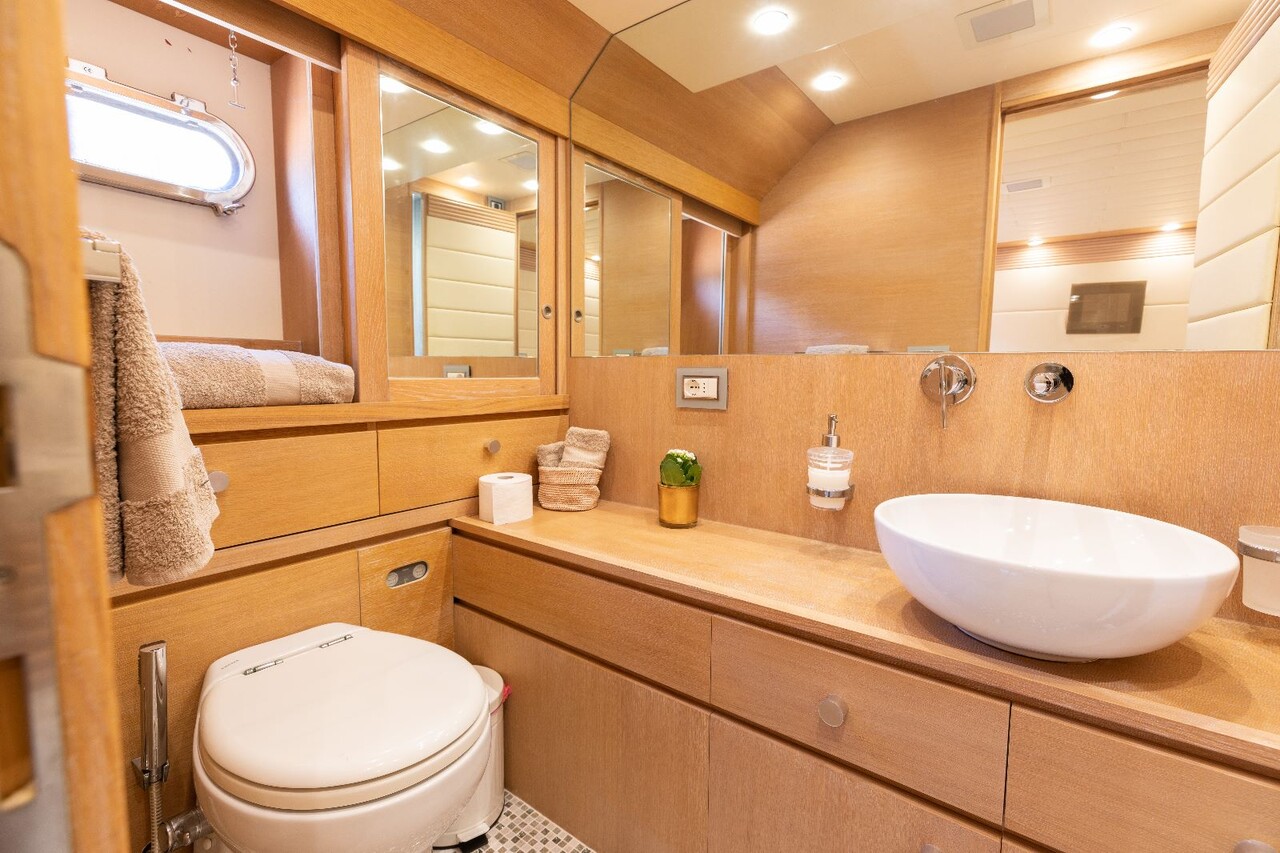 Yate privado Jaguar 76 en Cerdeña