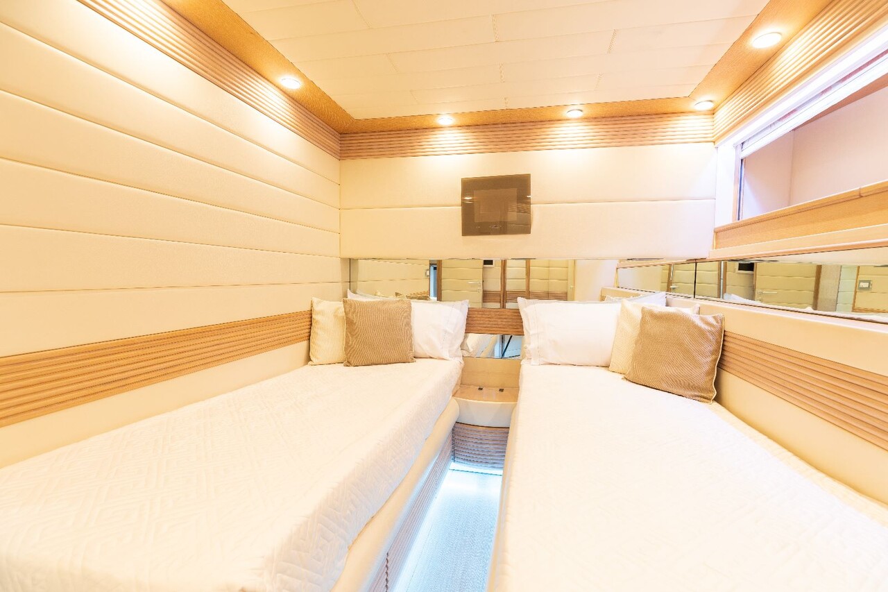 Yate privado Jaguar 76 en Cerdeña