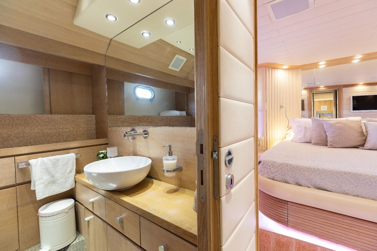 Yate privado Jaguar 76 en Cerdeña