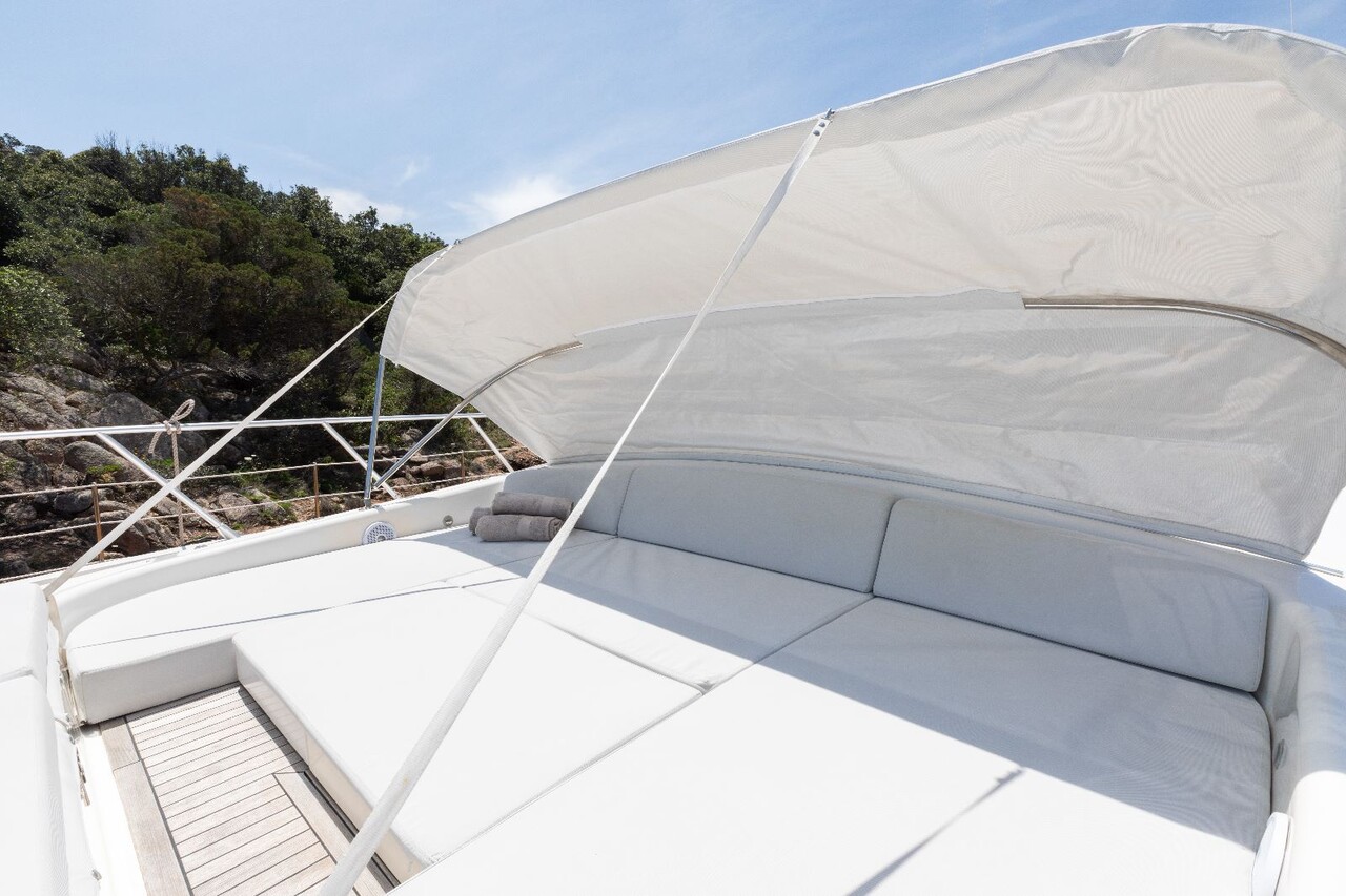 Yate privado Jaguar 76 en Cerdeña