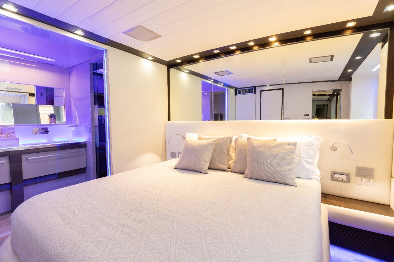 Yate privado Jaguar 76 en Cerdeña