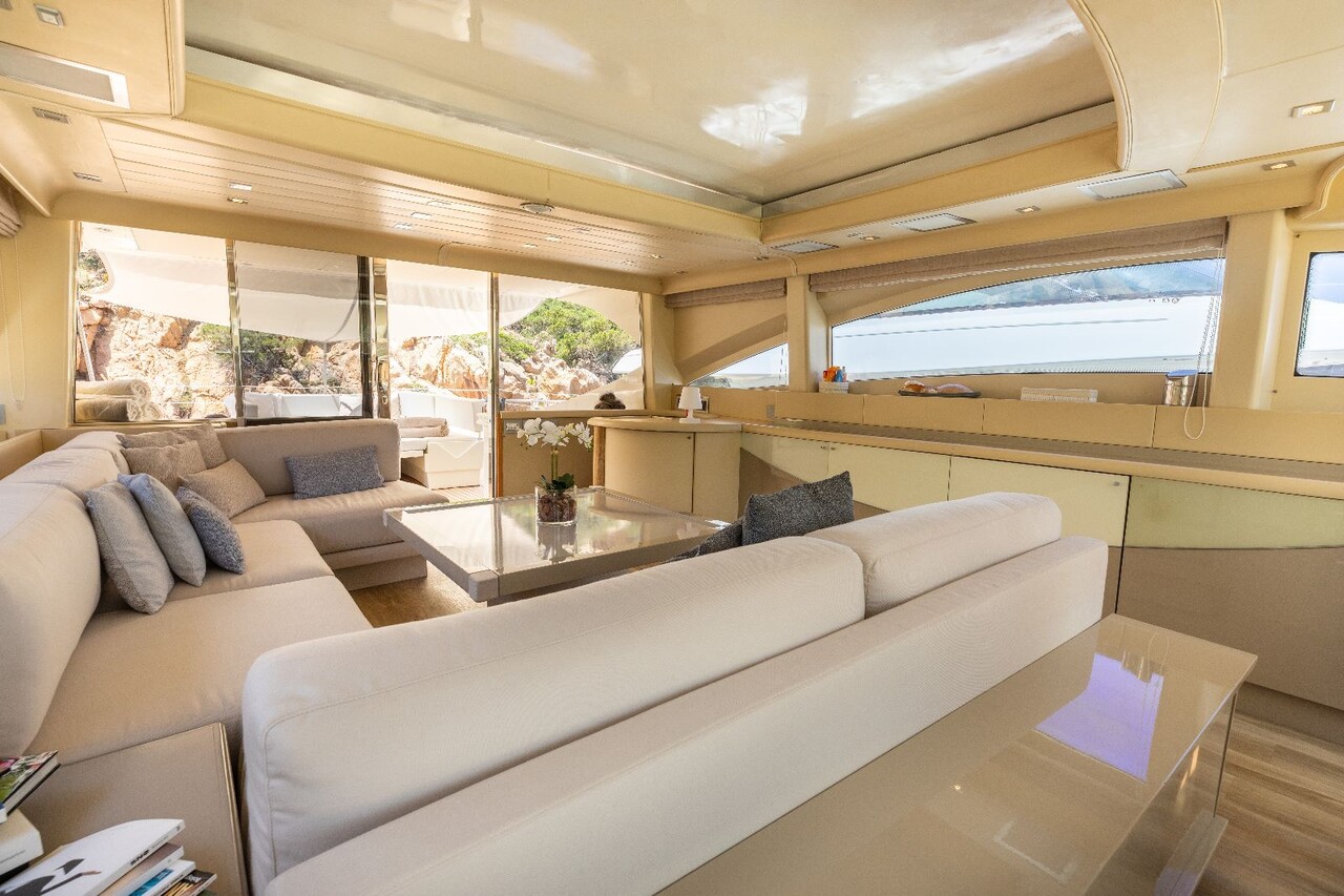 Yate privado Jaguar 76 en Cerdeña
