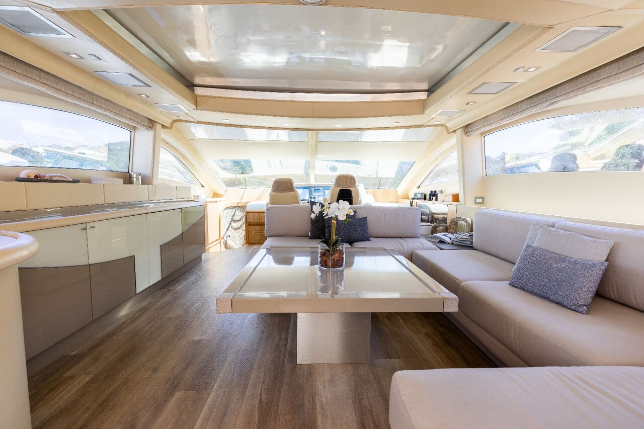 Yate privado Jaguar 76 en Cerdeña
